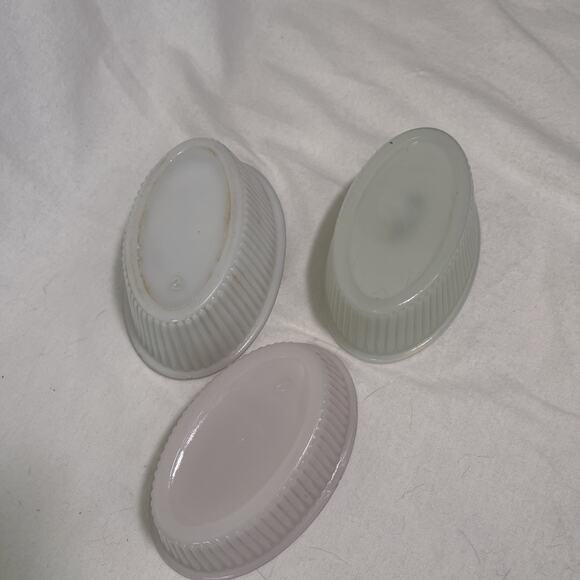 Milk Glass Oval Ramekins X3- Different Sizes and Shades. - Picture 5 of 9
